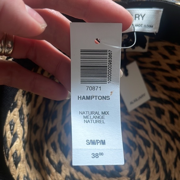 Brand new with tags aritzia hat - Picture 3 of 3